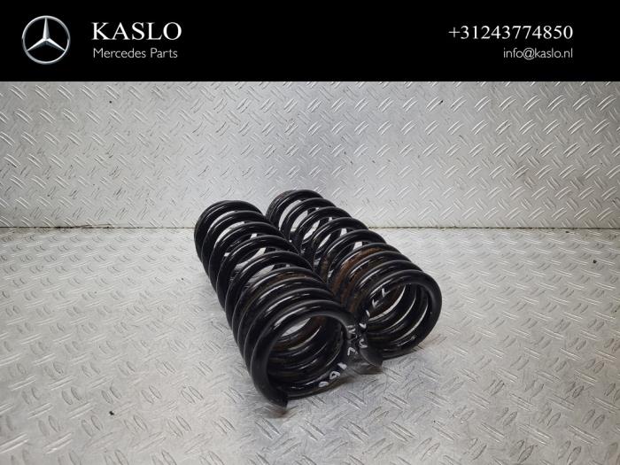 Rear coil spring from a Mercedes-Benz ML III (166) 2.1 ML-250 CDI 16V BlueTEC 4-Matic 2013