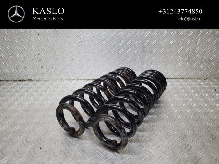 Rear coil spring from a Mercedes-Benz ML III (166) 2.1 ML-250 CDI 16V BlueTEC 4-Matic 2013