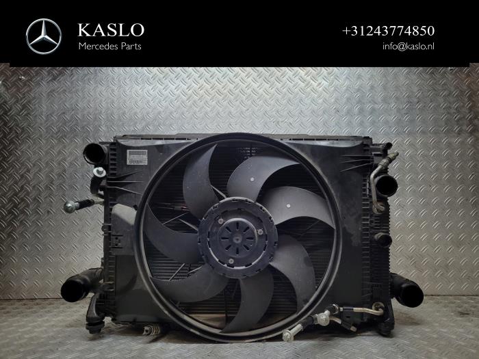 Usagé Radiateur Mercedes E (C207) E-350 CDI V6 24V Prix € 100,00 Règlement à la marge proposé par kaslo auto parts