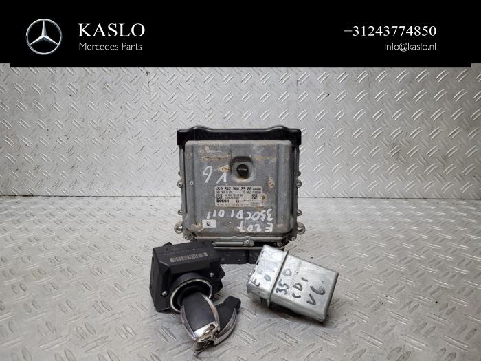 Used Ignition lock + computer Mercedes E (C207) E-350 CDI V6 24V Price € 350,00 Margin scheme offered by kaslo auto parts