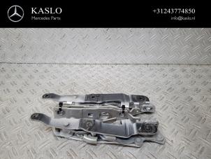 Used Bonnet Hinge Mercedes SLK (R172) 1.8 200 16V BlueEFFICIENCY Price € 100,00 Margin scheme offered by kaslo auto parts
