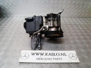 Usagé Pompe direction assistée Mercedes E (W212) E-220 CDI 16V BlueEfficiency Prix € 150,00 Règlement à la marge proposé par kaslo auto parts