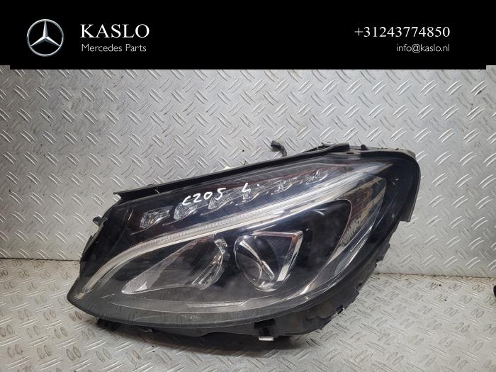 Używane Reflektor lewy Mercedes C Estate (S205) C-220 CDI BlueTEC, C-220 d 2.2 16V Cena € 500,00 Procedura marży oferowane przez kaslo auto parts