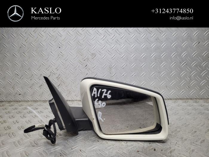 Wing mirror, right from a Mercedes-Benz A (W176) 1.5 A-180 CDI, A-180d 16V 2015