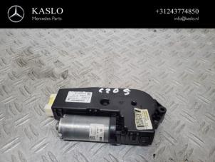 Used Sunroof motor Mercedes C (W205) C-350 e 2.0 16V Price € 150,00 Margin scheme offered by kaslo auto parts