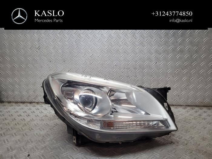 Używane Reflektor prawy Mercedes SLK (R172) 2.1 250 CDI 16V BlueEFFICIENCY Cena € 150,00 Procedura marży oferowane przez kaslo auto parts