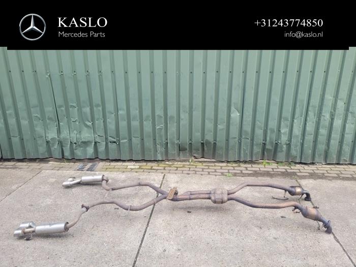 Usagé Echappement (complet) Mercedes SL (R230) 5.0 SL-500 V8 24V Prix € 750,00 Règlement à la marge proposé par kaslo auto parts