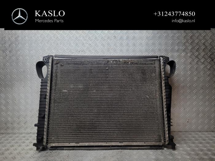 Usagé Radiateur Mercedes SL (R230) 5.0 SL-500 V8 24V Prix € 150,00 Règlement à la marge proposé par kaslo auto parts