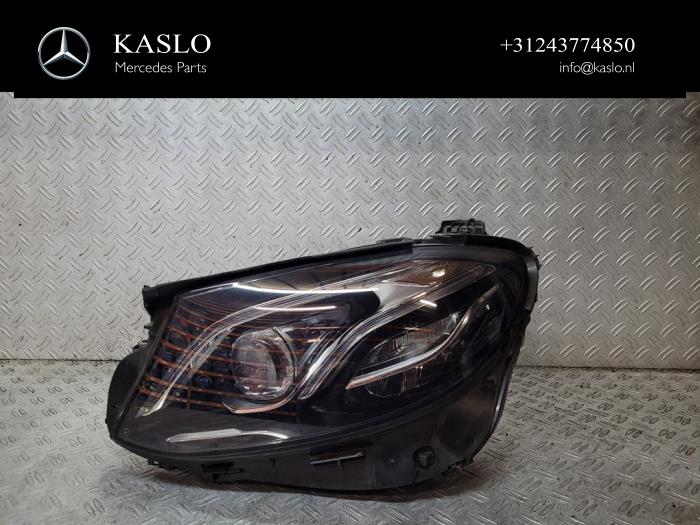 Używane Reflektor lewy Mercedes E (R238) E-220d 2.0 Turbo 16V Cena € 1.000,00 Procedura marży oferowane przez kaslo auto parts