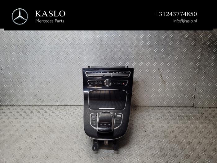 Usagé Console centrale Mercedes E (W213) E-220d 2.0 Turbo 16V Prix € 300,00 Règlement à la marge proposé par kaslo auto parts