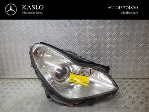 Używane Reflektor prawy Mercedes CLS (C219) 350 CGI 3.5 V6 24V Cena € 500,00 Procedura marży oferowane przez kaslo auto parts
