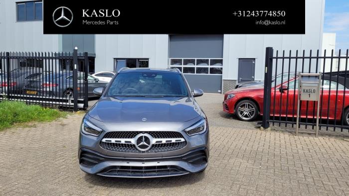 Używane Reflektor prawy Mercedes GLA (H247) 1.3 180 Turbo 16V Cena € 1.000,00 Procedura marży oferowane przez kaslo auto parts