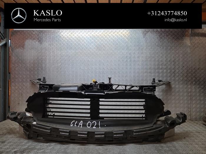 Używane Panel przedni Mercedes GLA (H247) 1.3 180 Turbo 16V Cena € 500,00 Procedura marży oferowane przez kaslo auto parts
