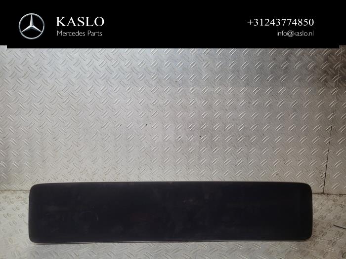 Begagnade Innerdisplay Mercedes E (R238) E-220d 2.0 Turbo 16V Pris € 500,00 Marginaltabell erbjuds av kaslo auto parts