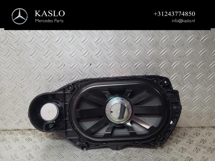 Używane Subwoofer Mercedes CLS (C218) 350 CDI BlueEfficiency 3.0 V6 24V Cena € 75,00 Procedura marży oferowane przez kaslo auto parts