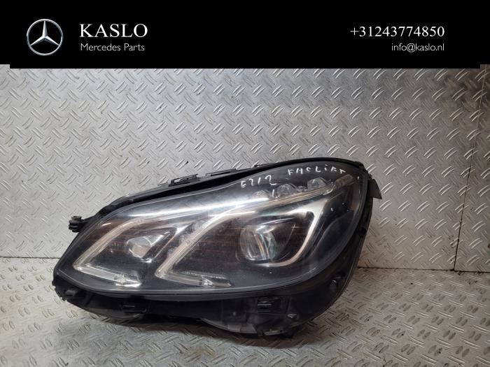 Używane Reflektor lewy Mercedes E Estate (S212) E-220 16V BlueTEC Cena € 1.000,00 Procedura marży oferowane przez kaslo auto parts