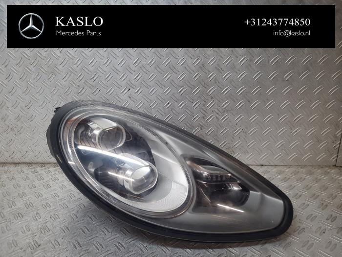 Używane Reflektor prawy Porsche Panamera (970) 3.0 D V6 24V Cena € 1.250,00 Procedura marży oferowane przez kaslo auto parts
