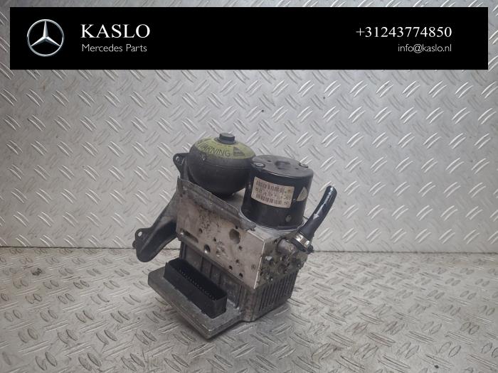 Usagé Bloc ABS Mercedes SL (R230) 5.0 SL-500 V8 24V Prix € 500,00 Règlement à la marge proposé par kaslo auto parts
