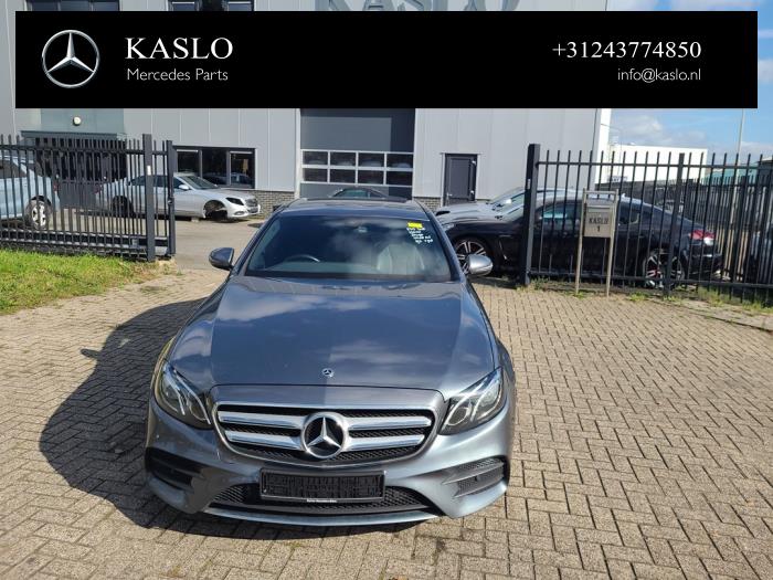 Używane Zderzak przedni Mercedes E (W213) E-220d 2.0 Turbo 16V Cena € 1.500,00 Procedura marży oferowane przez kaslo auto parts