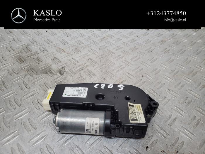 Używane Silnik szyberdachu Mercedes C (W205) C-350 e 2.0 16V Cena € 100,00 Procedura marży oferowane przez kaslo auto parts
