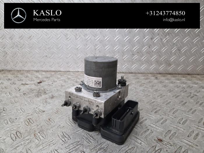 Używane Pompa ABS Mercedes EQA (N243) 250 67 kWh Cena € 200,00 Procedura marży oferowane przez kaslo auto parts