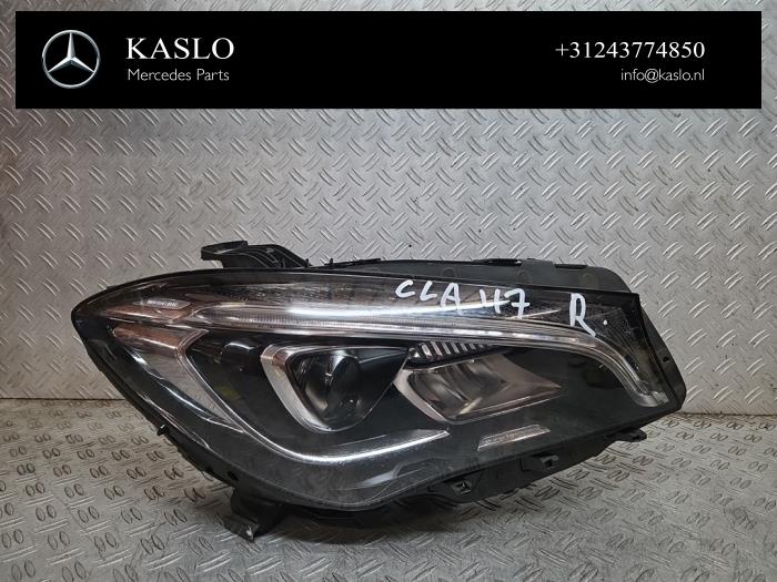 Używane Reflektor prawy Mercedes CLA Shooting Brake (117.9) 2.2 CLA-220 CDI, 220 d 16V Cena € 750,00 Procedura marży oferowane przez kaslo auto parts