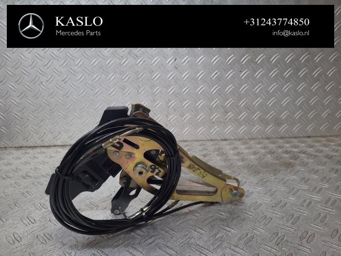 Używane Blokada dachu cabrio Mercedes SL (R230) 5.0 SL-500 V8 24V Cena € 75,00 Procedura marży oferowane przez kaslo auto parts