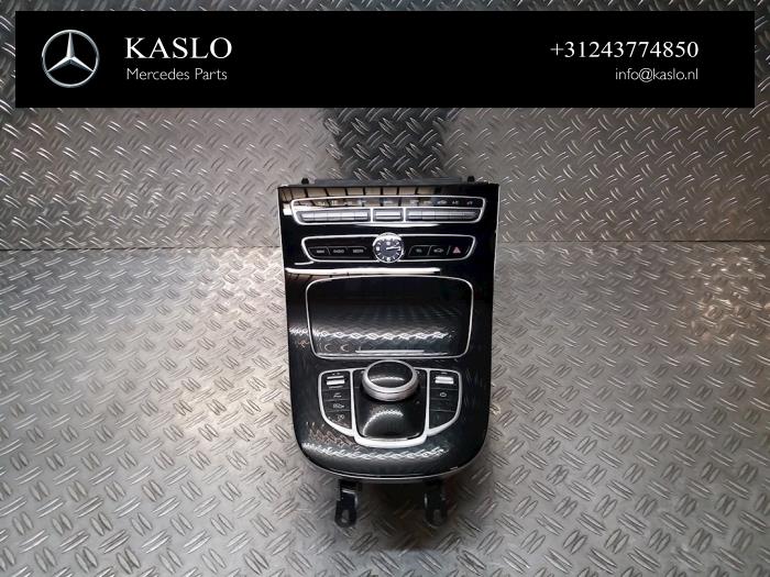 Begagnade Mittkonsol Mercedes E (W213) E-220d 2.0 Turbo 16V Pris € 300,00 Marginaltabell erbjuds av kaslo auto parts