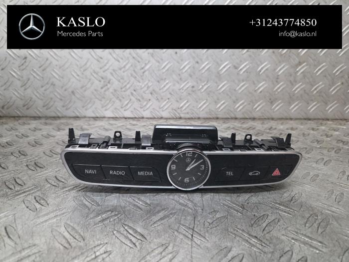 Gebrauchte Uhr Mercedes E (W213) E-220d 2.0 Turbo Preis € 75,00 Margenregelung angeboten von kaslo auto parts