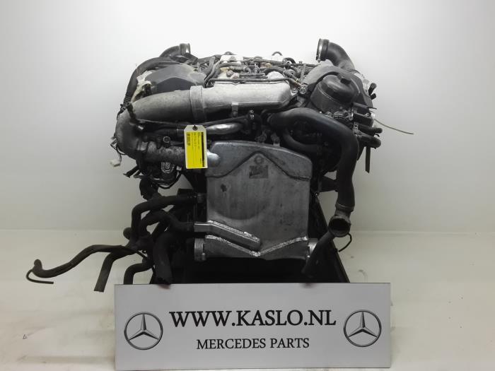 Motor de un Mercedes-Benz S (W220) 4.0 S-400 CDI V8 32V 2001