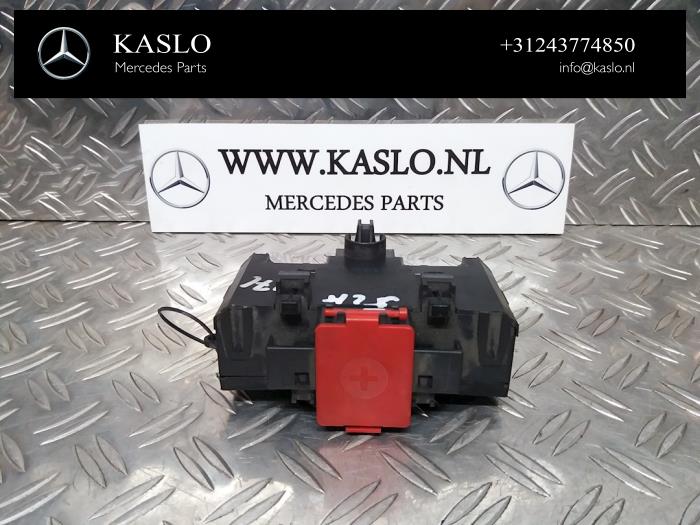 Begagnade Säkringsbox Mercedes SLK (R171) 1.8 200 K 16V Pris € 100,00 Marginaltabell erbjuds av kaslo auto parts