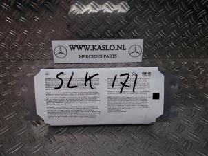 Usagé Airbag droite (tableau de bord) Mercedes SLK (R171) 1.8 200 K 16V Prix sur demande proposé par kaslo auto parts