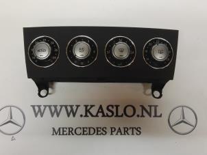 Used Air conditioning control panel Mercedes SLK (R171) Price € 100,00 Margin scheme offered by kaslo auto parts