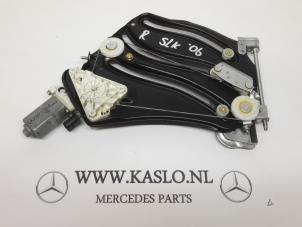 Używane Mechanizm szyby prawej tylnej wersja 2-drzwiowa Mercedes SLK (R171) Cena na żądanie oferowane przez kaslo auto parts