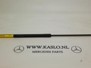 Gebrauchte Gasdämpfer Motorhaube rechts Mercedes C (W204) Preis auf Anfrage angeboten von kaslo auto parts