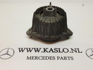 Used Engine mount Mercedes C (W204) Price on request offered by kaslo auto parts