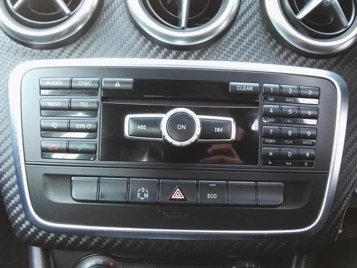 Sistema de comandos de un Mercedes-Benz A (W176) 1.8 A-180 CDI 16V Autom. 2013