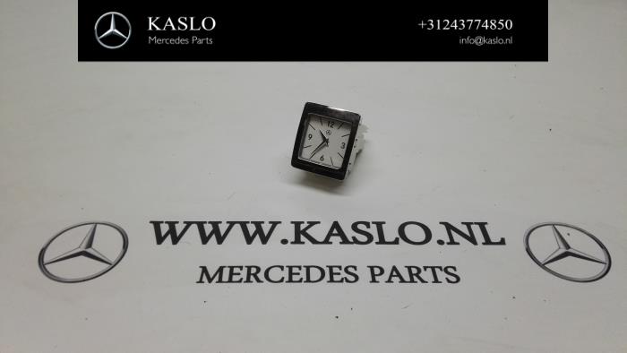 Begagnade Klocka Mercedes E (W212) Pris € 50,00 Marginaltabell erbjuds av kaslo auto parts