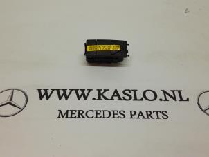 Usados Interruptor de luz de pánico Mercedes E (W212) Precio de solicitud ofrecido por kaslo auto parts