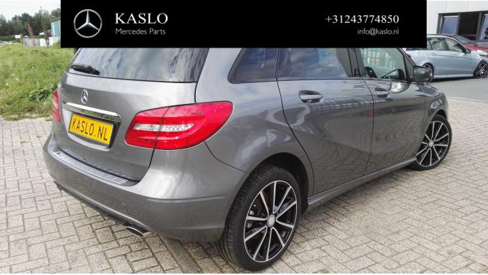 Usados Ventanilla triangular derecha detrás Mercedes B (W246/W242) 1.6 B-180 BlueEFFICIENCY Turbo 16V Precio de solicitud ofrecido por kaslo auto parts