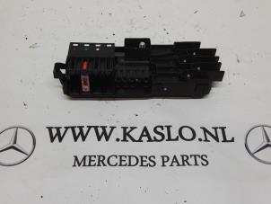 Usados Caja de fusibles Mercedes CLS (C219) Precio de solicitud ofrecido por kaslo auto parts