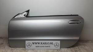 Używane Drzwi lewe wersja 2-drzwiowa Mercedes SL (R230) 3.7 SL-350 V6 18V Cena € 400,00 Procedura marży oferowane przez kaslo auto parts