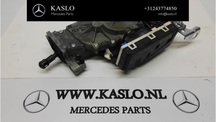 Używane Silnik tylnej klapy Mercedes E Estate (S212) Cena € 100,00 Procedura marży oferowane przez kaslo auto parts
