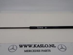 Usados Amortiguador de gas de capó derecha Mercedes C (W204) Precio de solicitud ofrecido por kaslo auto parts