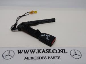 Gebrauchte Sicherheitsgurt Schließe rechts vorne Mercedes ML II (164/4JG) Preis € 50,00 Margenregelung angeboten von kaslo auto parts