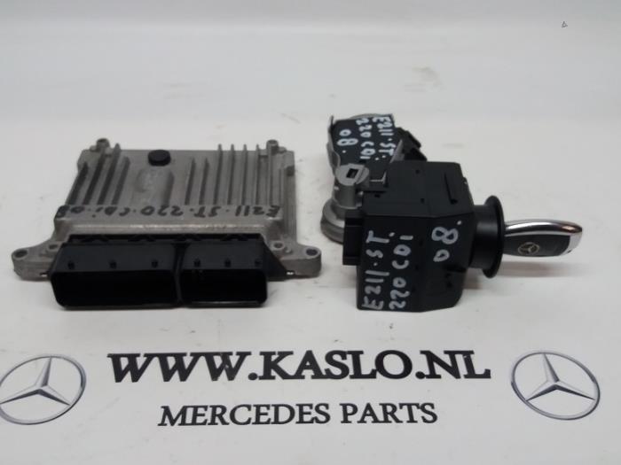 Interruptor de cerradura de contacto de un Mercedes-Benz E Combi (S211) 2.2 E-220 CDI 16V 2008