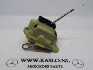 Used Gear lever Mercedes E Combi (S211) Price on request offered by kaslo auto parts