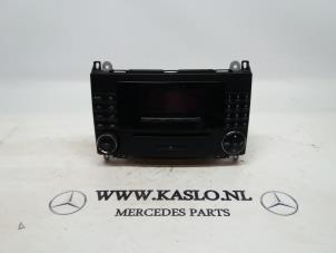 Usados Reproductor de radio y CD (varios) Mercedes B (W245,242) 2.0 B-180 CDI 16V Precio de solicitud ofrecido por kaslo auto parts
