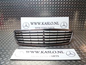 Used Grille Mercedes C (W203) 2.7 C-270 CDI 20V Price on request offered by kaslo auto parts