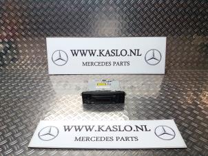 Używane Radioodtwarzacz CD Mercedes C (W203) 1.8 C-200K 16V Cena € 40,00 Procedura marży oferowane przez kaslo auto parts